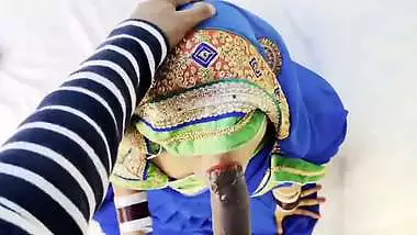 Rajasthani lady gives a desi blowjob in a hotel room