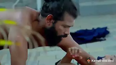 Guy bangs a busty Bhabhi on the terrace in an Indian xxx video