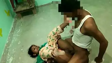 Indian labour lady fucking landlord in paid sex video