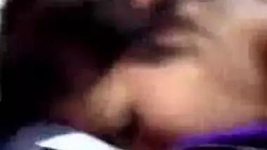 Outdoor blowjob video of a hot Mumbai chick